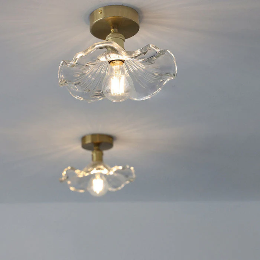 Eloria – szklana lampa sufitowa w kształcie kwiatu