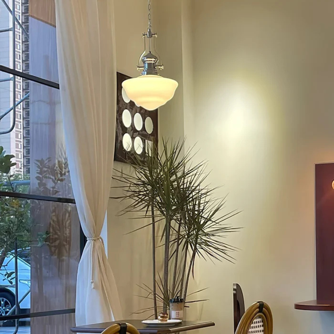 Lampa wisząca w stylu industrialnym | Nastrojowe oświetlenie wewnętrzne