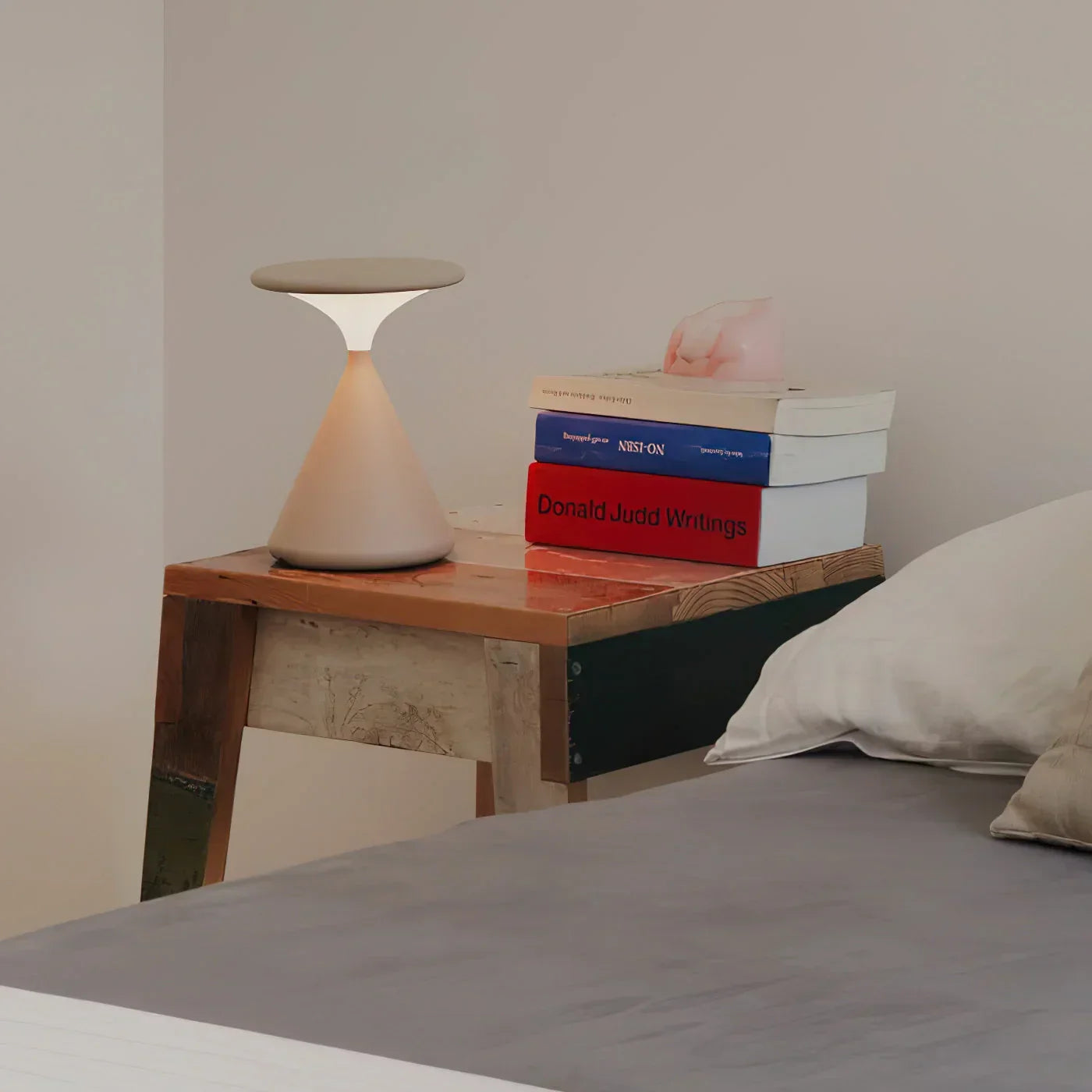 Virella | Współczesna designerska lampa stołowa
