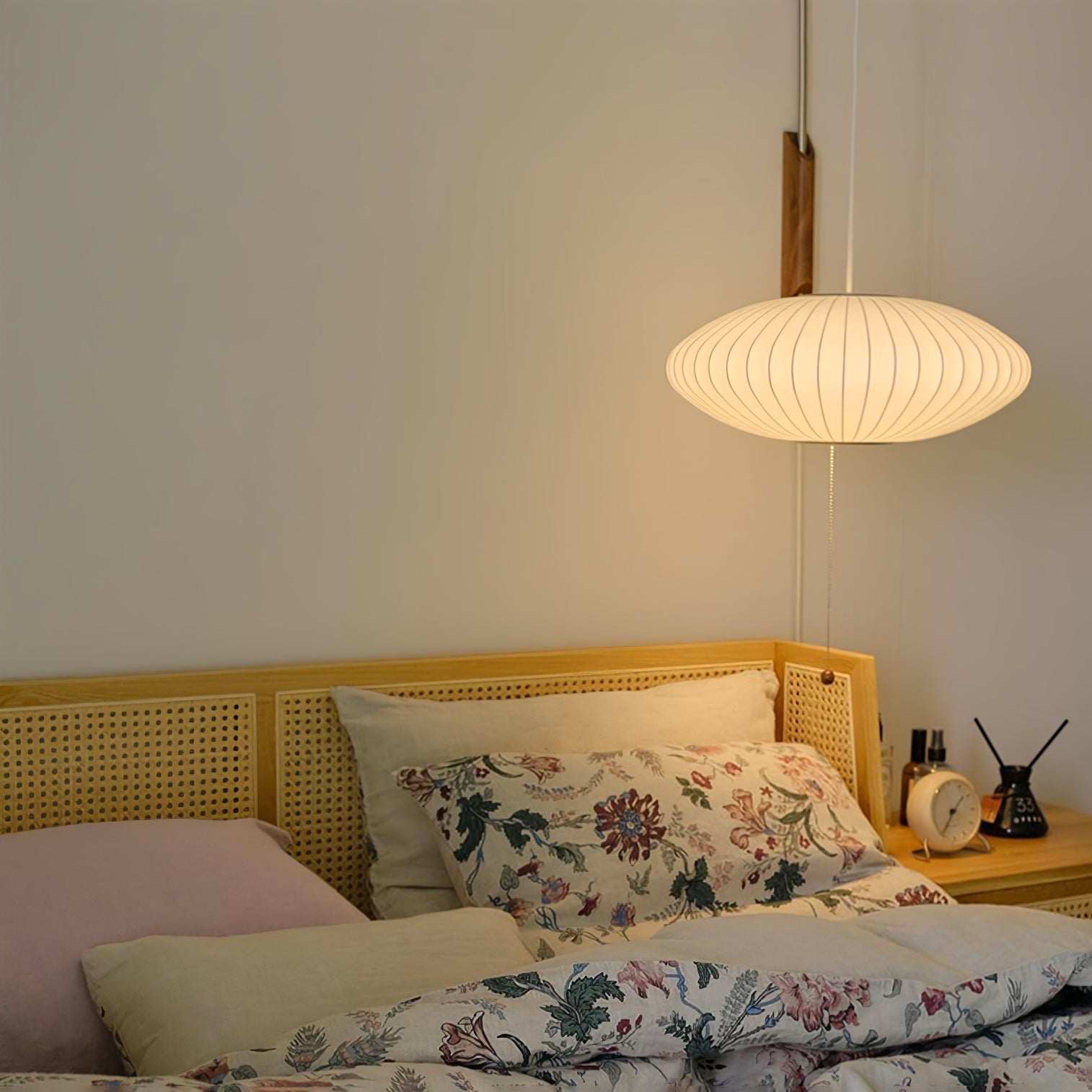 Eryvia | Owalna lampa ścienna z tkaniny