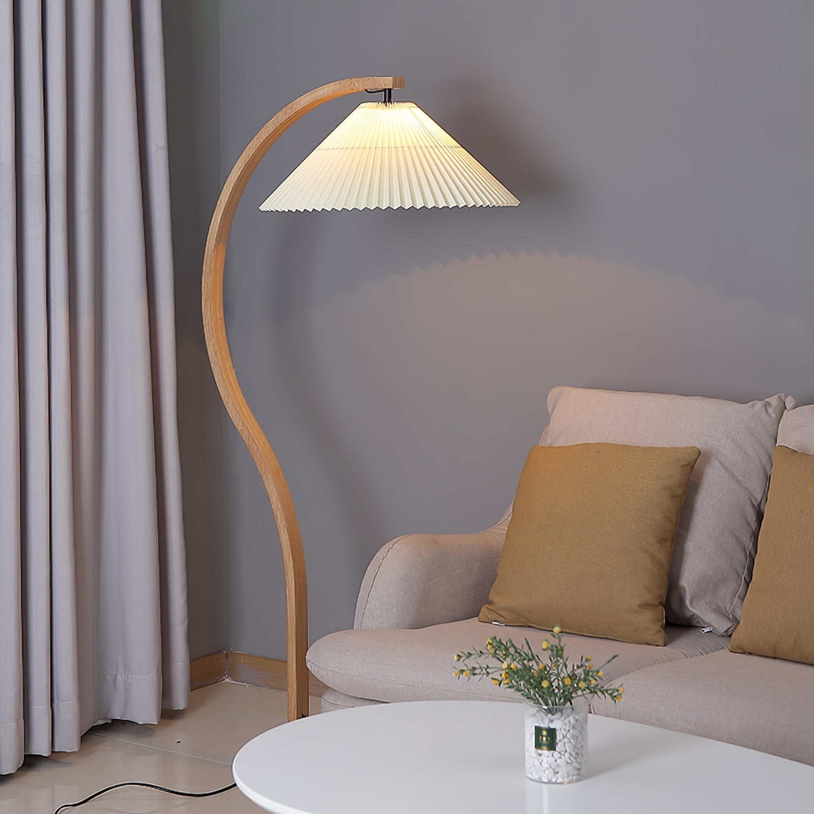 Clavina | Zakrzywiona drewniana lampa podłogowa