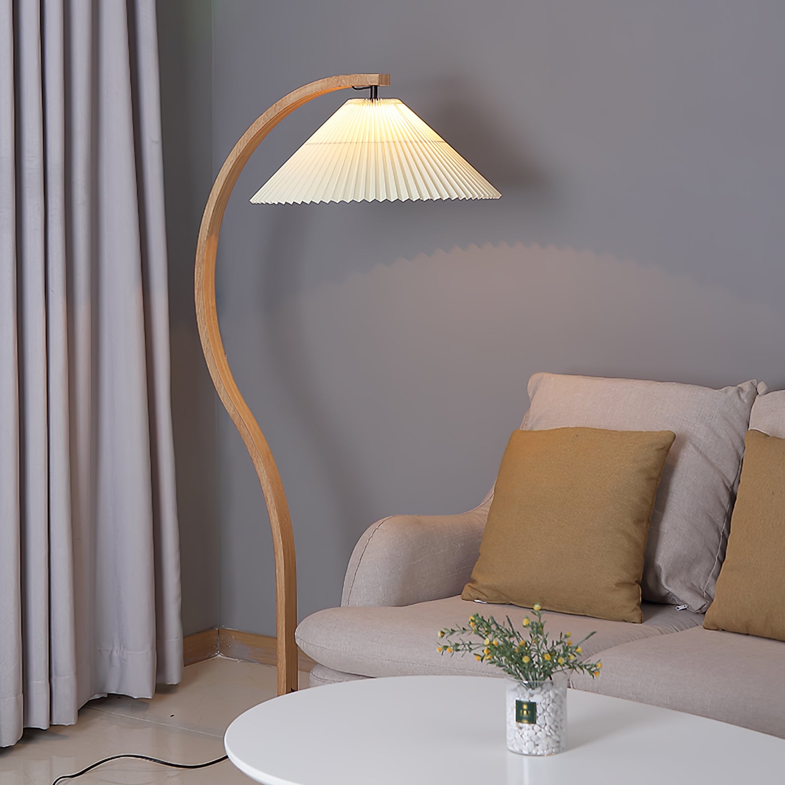 Clavina | Zakrzywiona drewniana lampa podłogowa