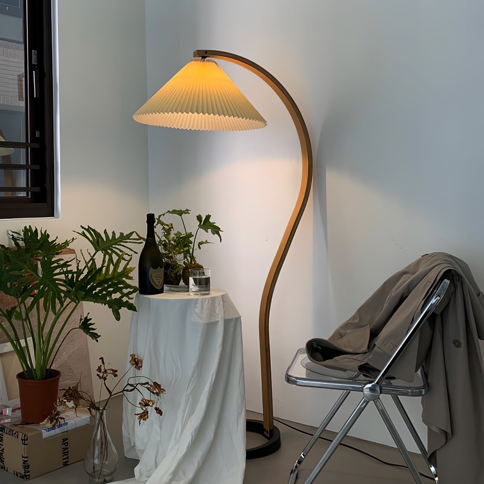 Clavina | Zakrzywiona drewniana lampa podłogowa