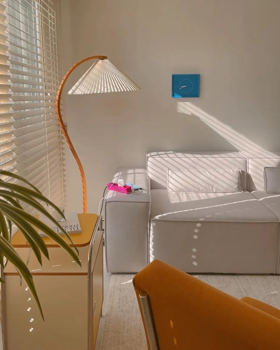 Clavina | Zakrzywiona drewniana lampa podłogowa