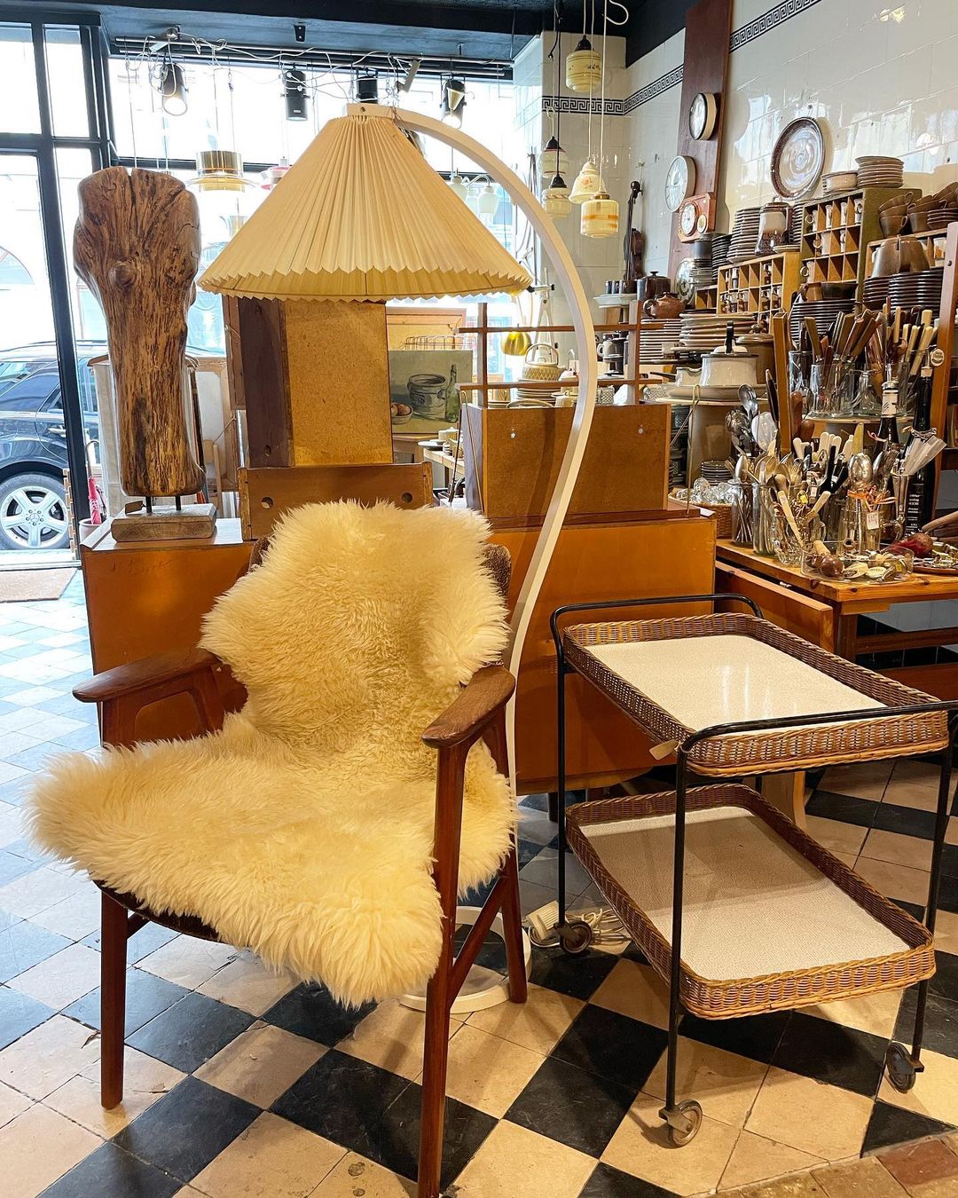 Clavina | Zakrzywiona drewniana lampa podłogowa