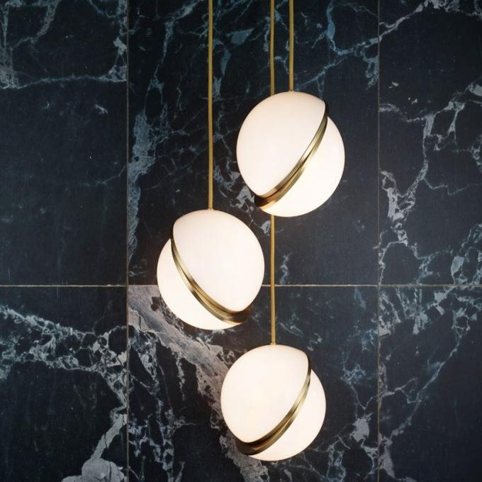 Solenne | Lampa wisząca kulista z złotymi akcentami