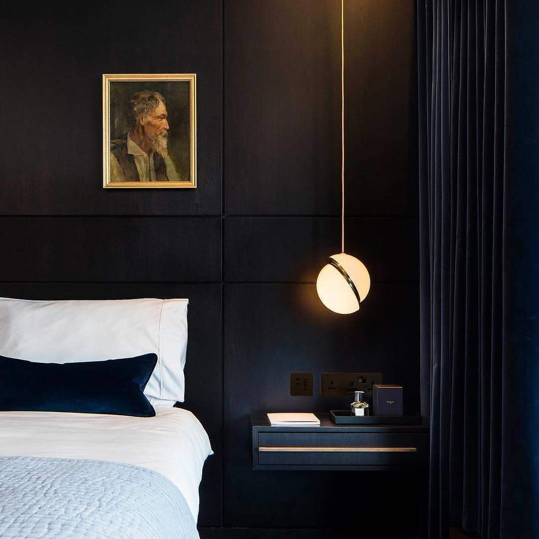 Solenne | Lampa wisząca kulista z złotymi akcentami