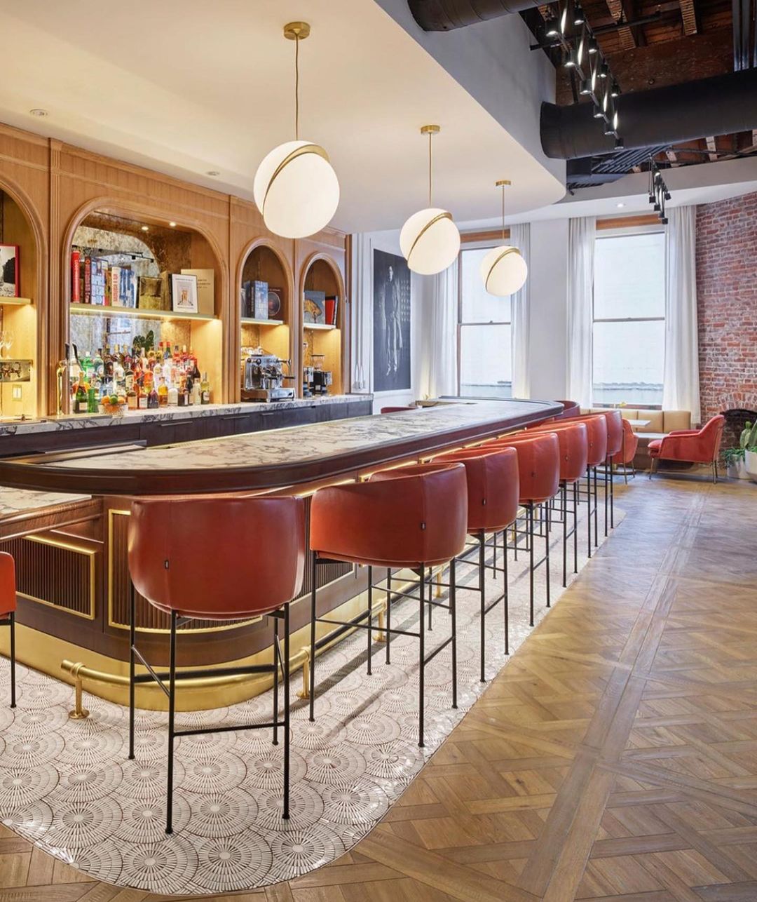 Solenne | Lampa wisząca kulista z złotymi akcentami