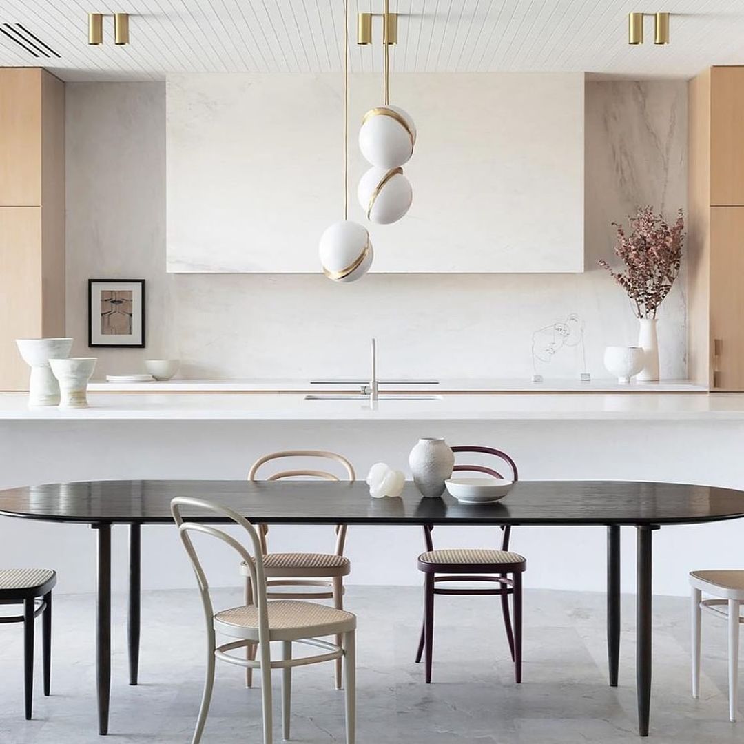 Solenne | Lampa wisząca kulista z złotymi akcentami