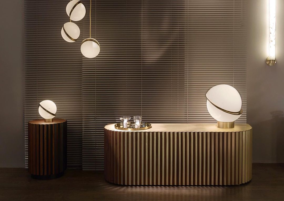 Solenne | Lampa wisząca kulista z złotymi akcentami