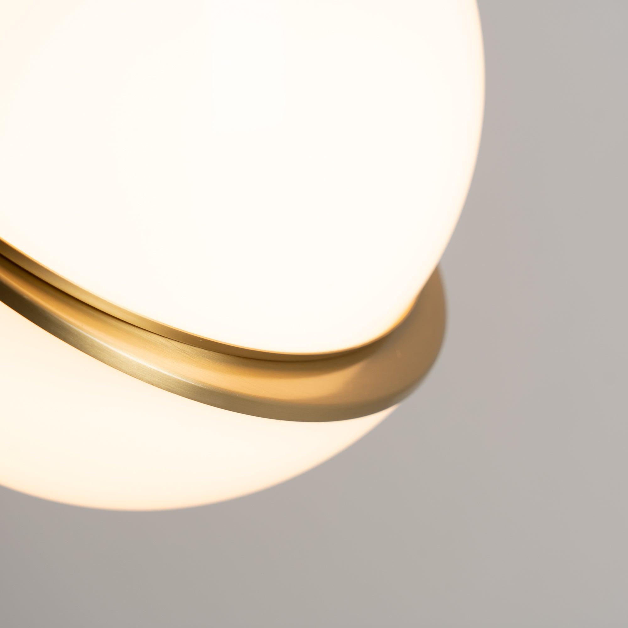 Solenne | Lampa wisząca kulista z złotymi akcentami