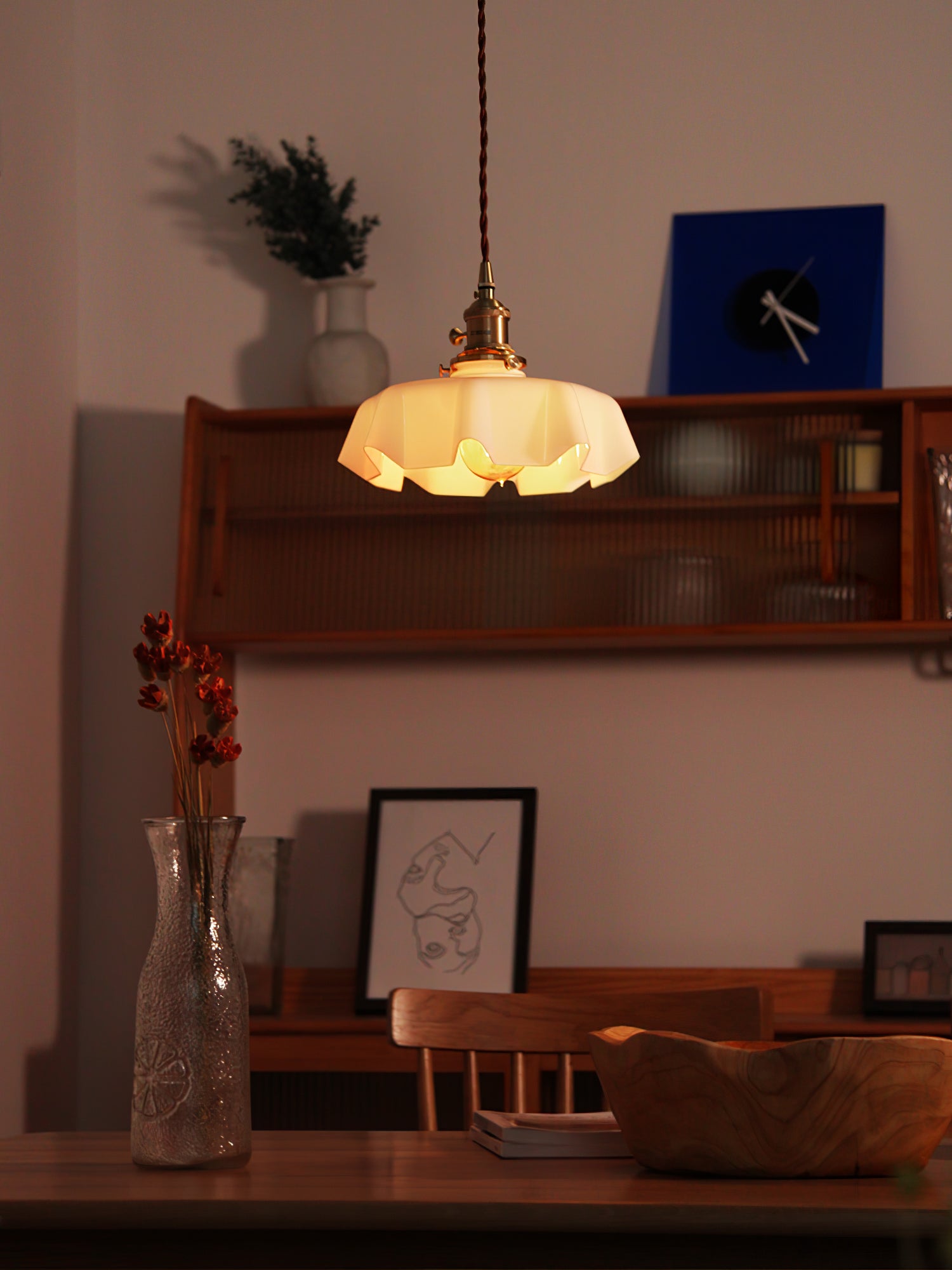 Valdina | Klosz do lampy wiszącej z falistym brzegiem