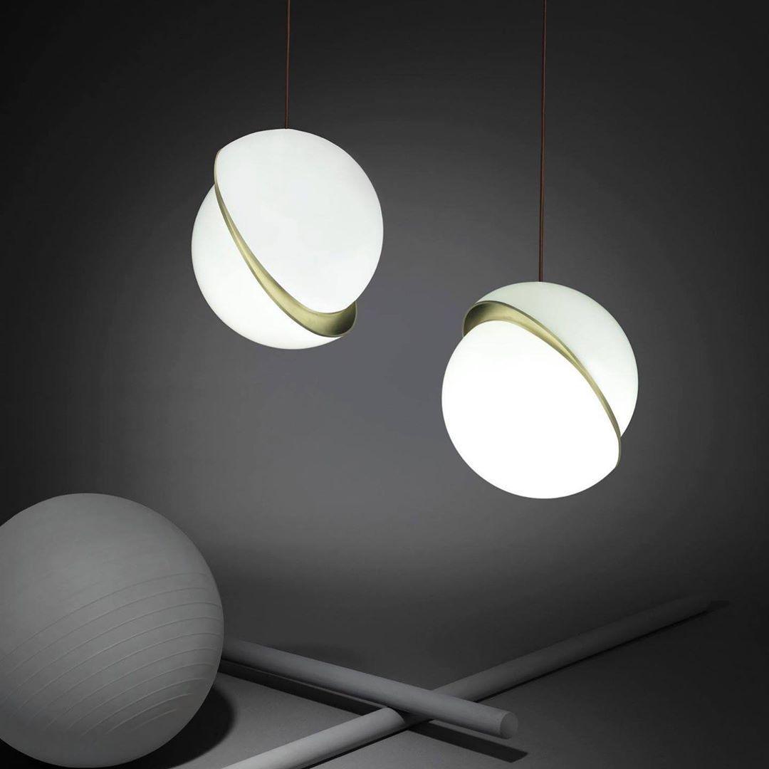 Solenne | Lampa wisząca kulista z złotymi akcentami