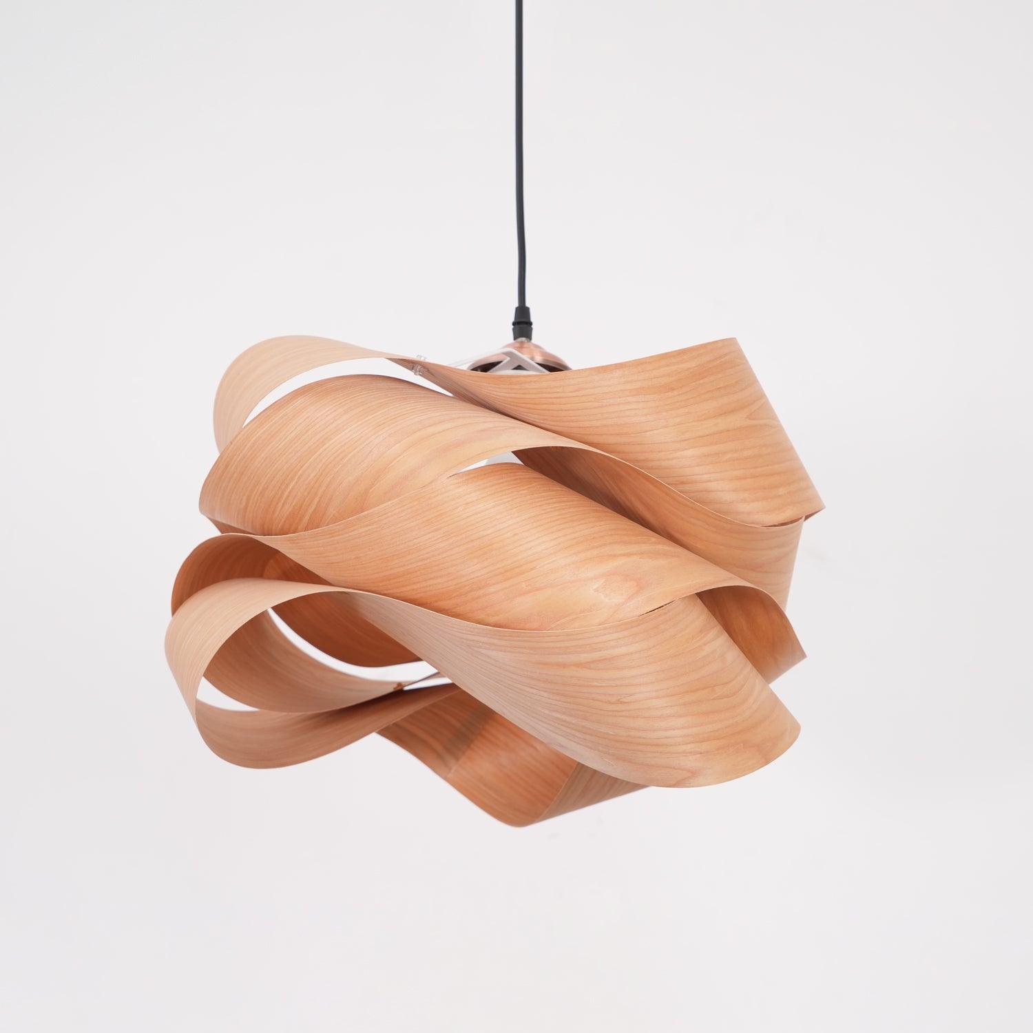 Lirado – designerska lampa wisząca w stylu drewnianym