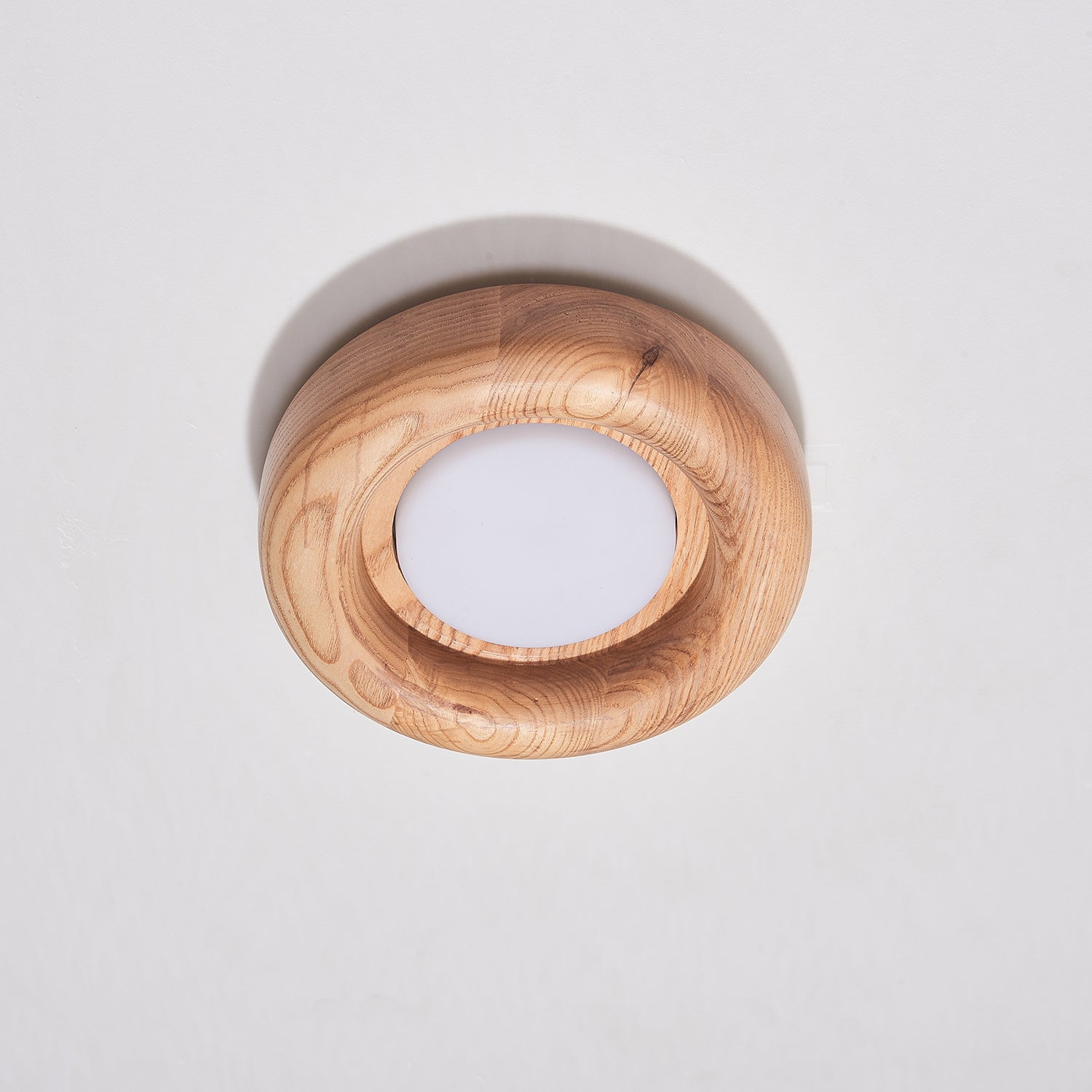 Orvian | Okrągła lampa ścienna z drewnianą ramą