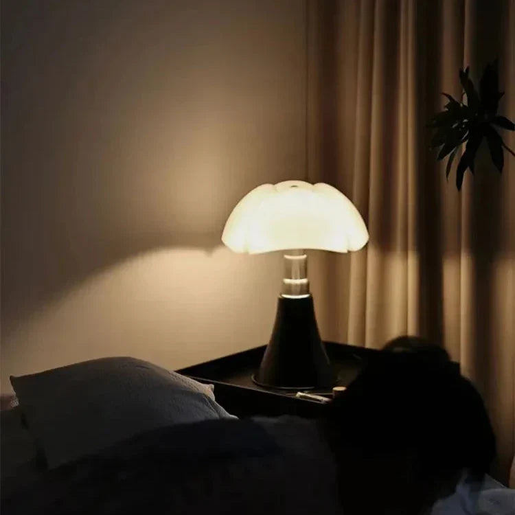 Novalta | Lampa stołowa w nowoczesnym kształcie kwiatu