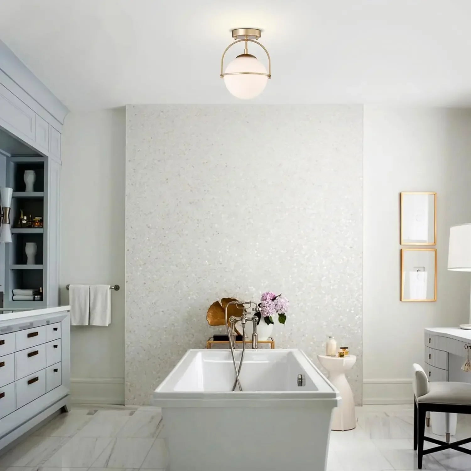 Nordora | Lampa sufitowa LED ze szkła mrożonego z mosiężną ramką