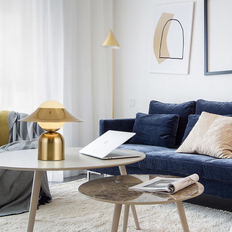 Aurelia | Nowoczesna lampa stołowa LED złota