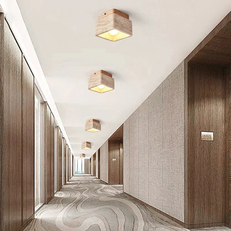 Liora | Kwadratowa lampa sufitowa LED z drewna trawertynowego