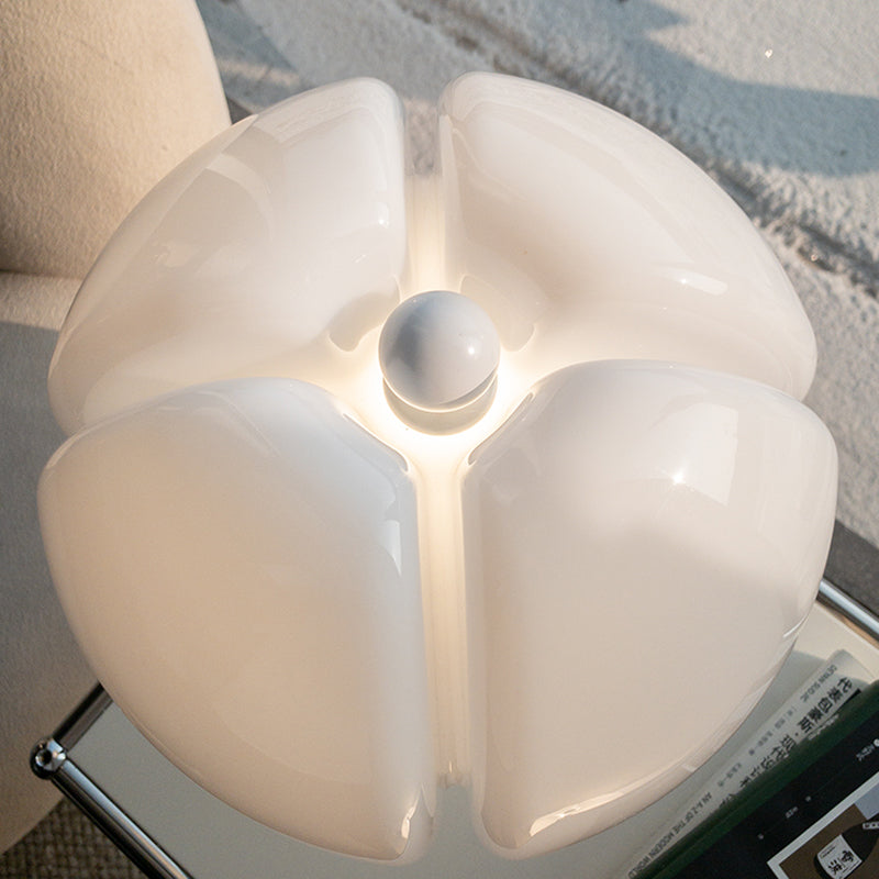 Novalta | Lampa stołowa w nowoczesnym kształcie kwiatu