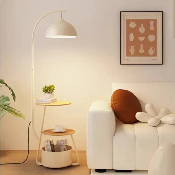 Scandi | Stylowa lampa podłogowa ze zintegrowanym stolikiem