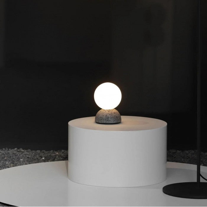 Oriva | minimalistyczna lampa wisząca w kształcie kuli