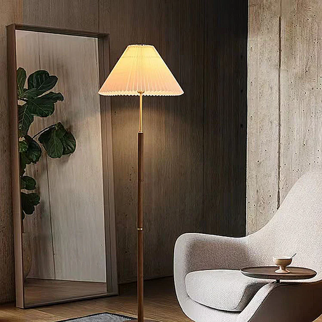 Lucira | Lampa podłogowa z plisowanym kloszem