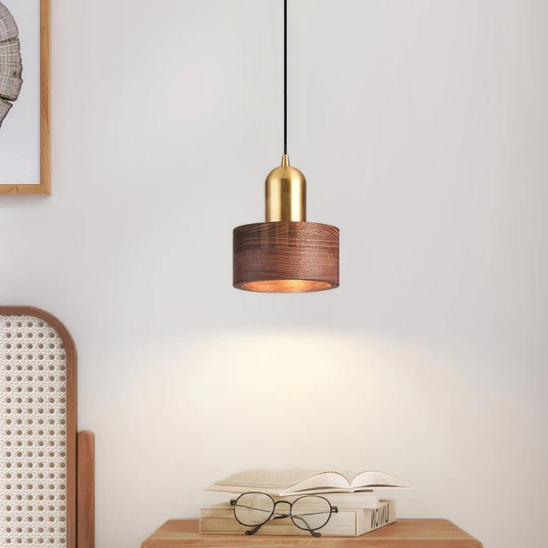 Lampa wisząca ze złotymi akcentami | Stylowe oświetlenie designerskie