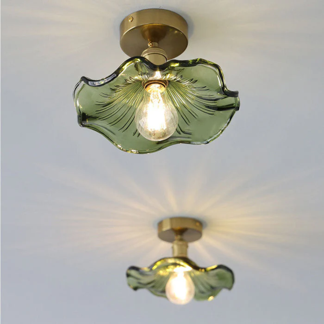 Eloria – szklana lampa sufitowa w kształcie kwiatu