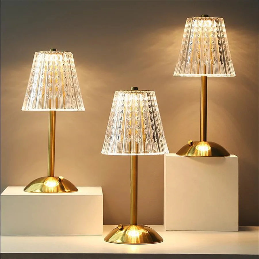 Luminique | Lampa stołowa z karbowanym kloszem szklanym