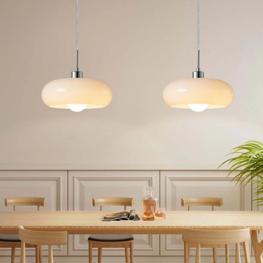 Liora | Szklana lampa wisząca w kształcie kuli z motywem pączka