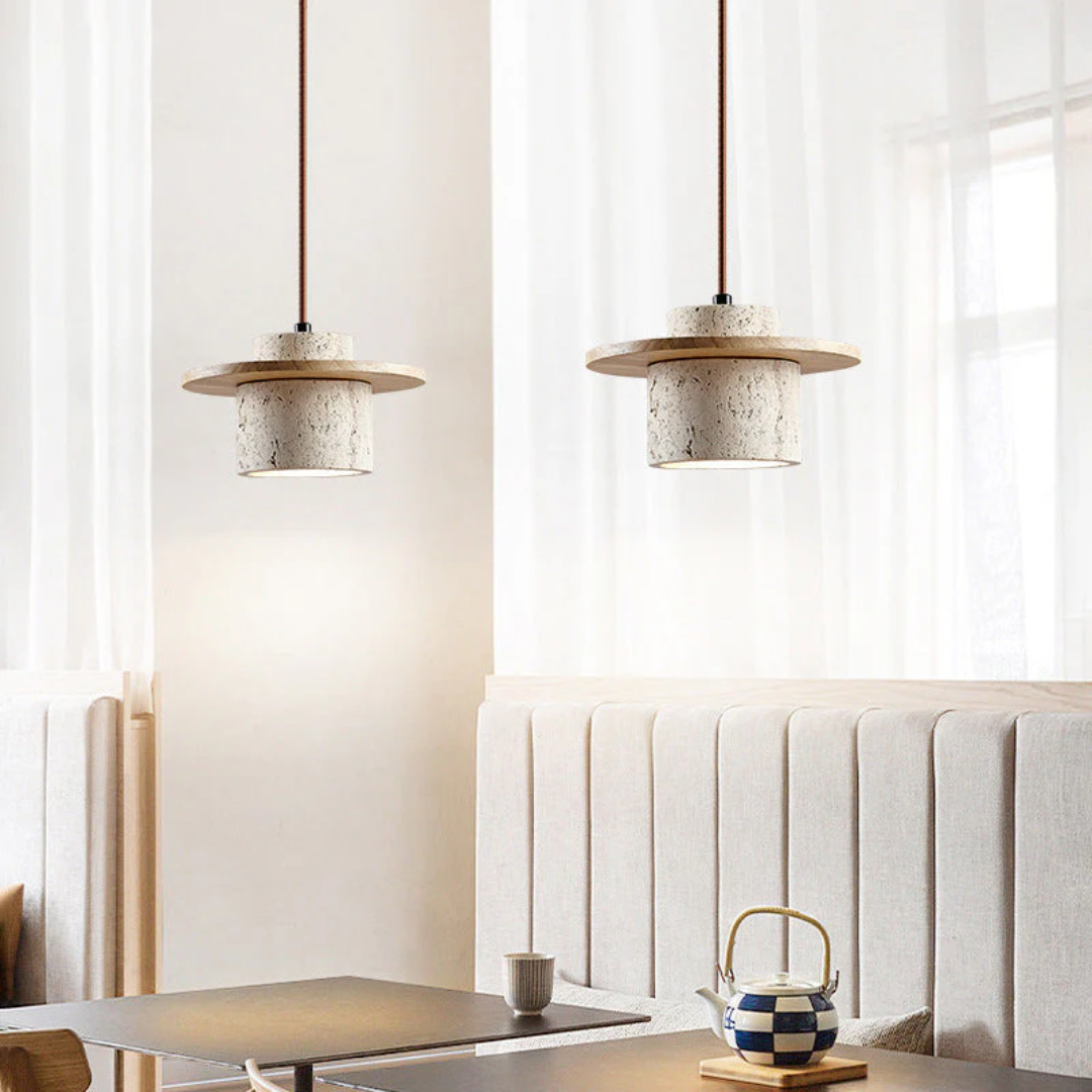 Lampa wisząca z trawertynu | Oświetlenie stołu w salonie