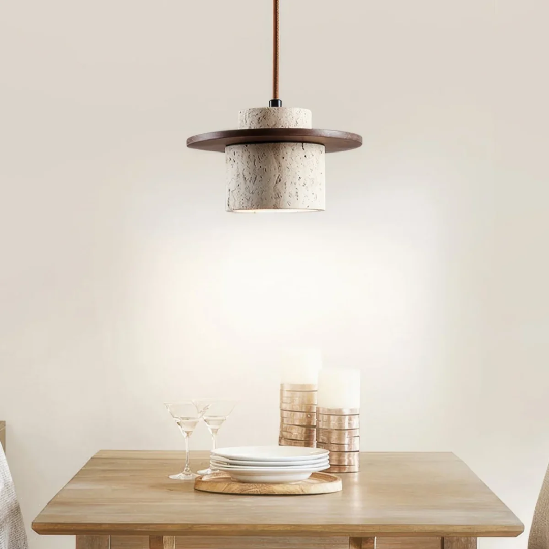 Lampa wisząca z trawertynu | Oświetlenie stołu w salonie