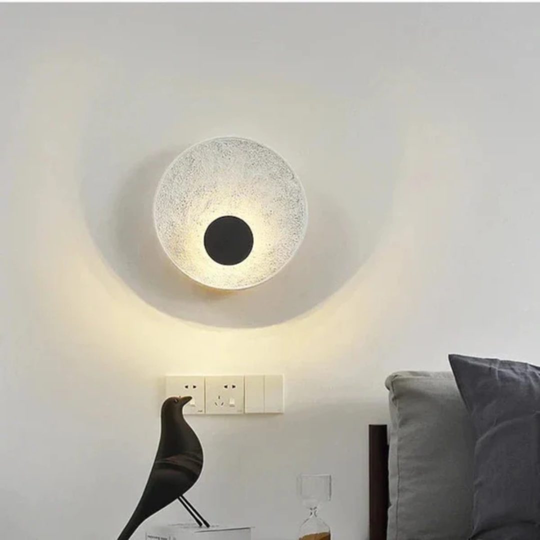 Selene | Okrągła, świetlista lampa ścienna w kształcie kuli