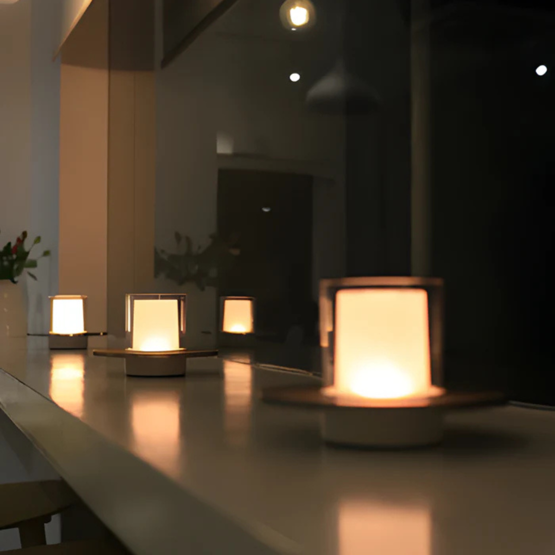 Clarion – lampka stołowa LED z funkcją ściemniania