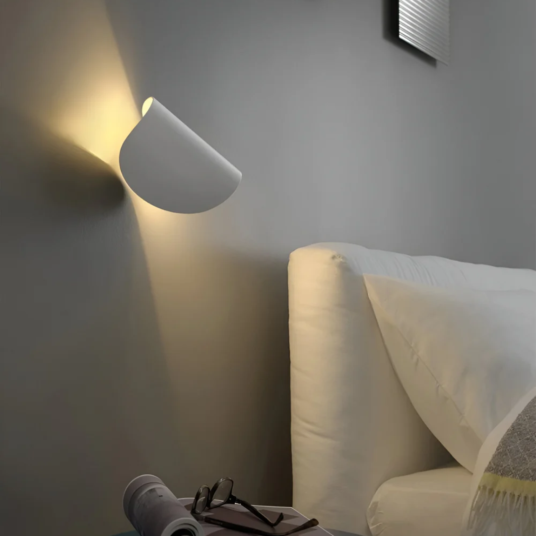 Astra LED | Obrotowa lampa ścienna do sypialni