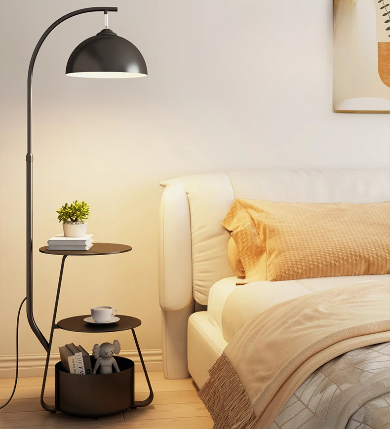Scandi | Stylowa lampa podłogowa ze zintegrowanym stolikiem