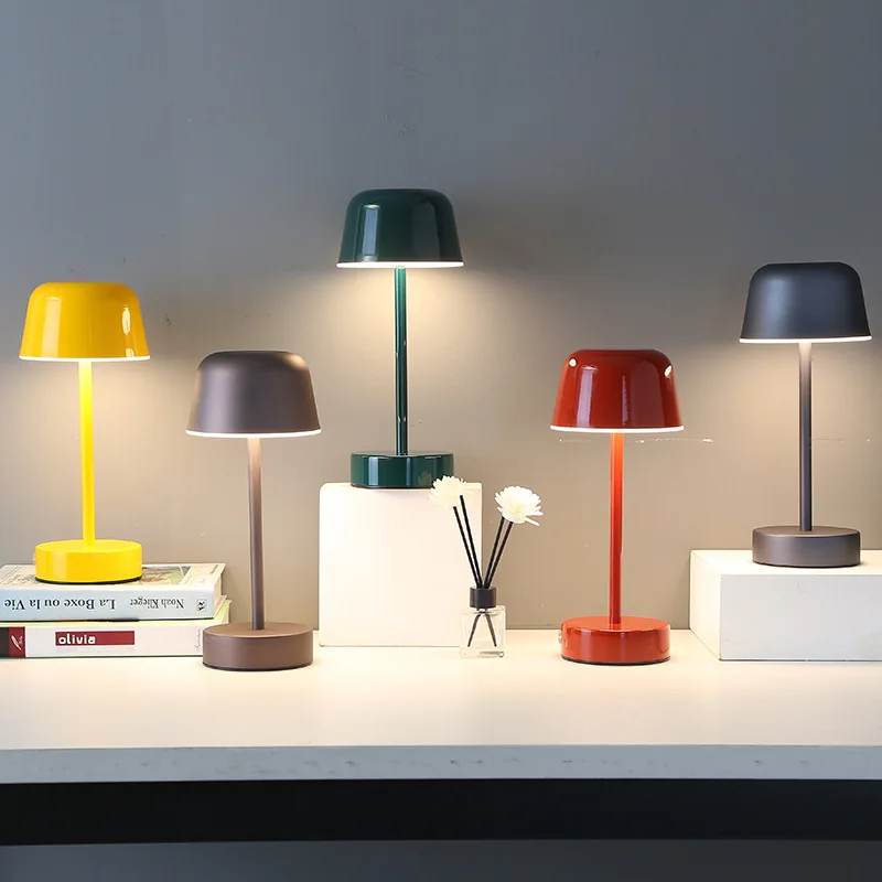 Elara | Nowoczesna minimalistyczna lampa stołowa