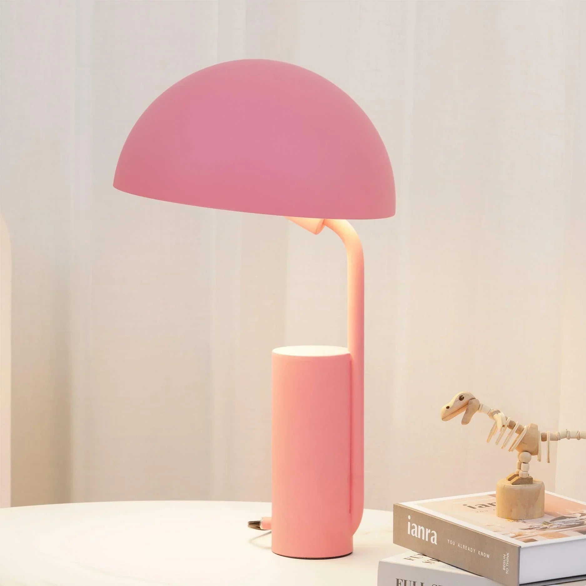 Ardela | Rzeźbiarska lampa stołowa