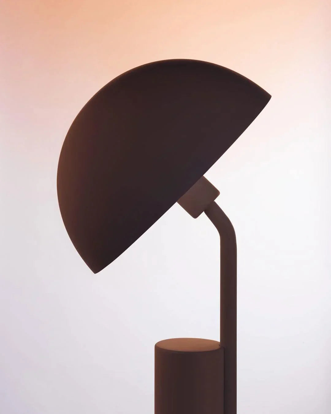 Ardela | Rzeźbiarska lampa stołowa