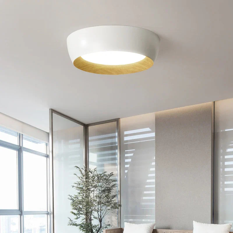 Elandra | Okrągła lampa sufitowa z drewnianymi detalami