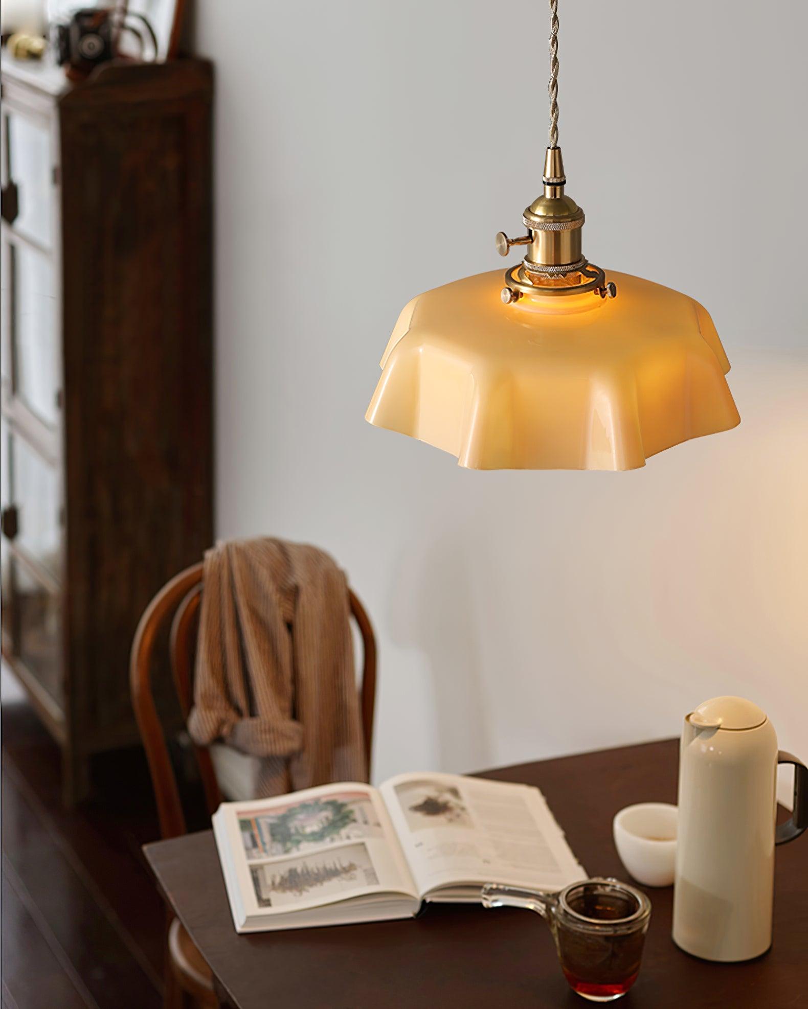 Valdina | Klosz do lampy wiszącej z falistym brzegiem