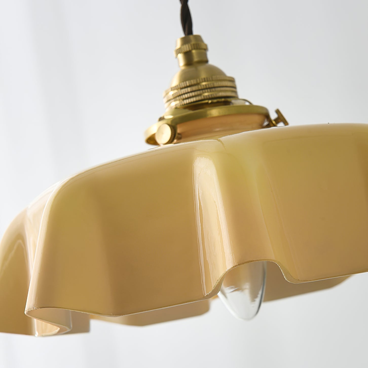 Valdina | Klosz do lampy wiszącej z falistym brzegiem