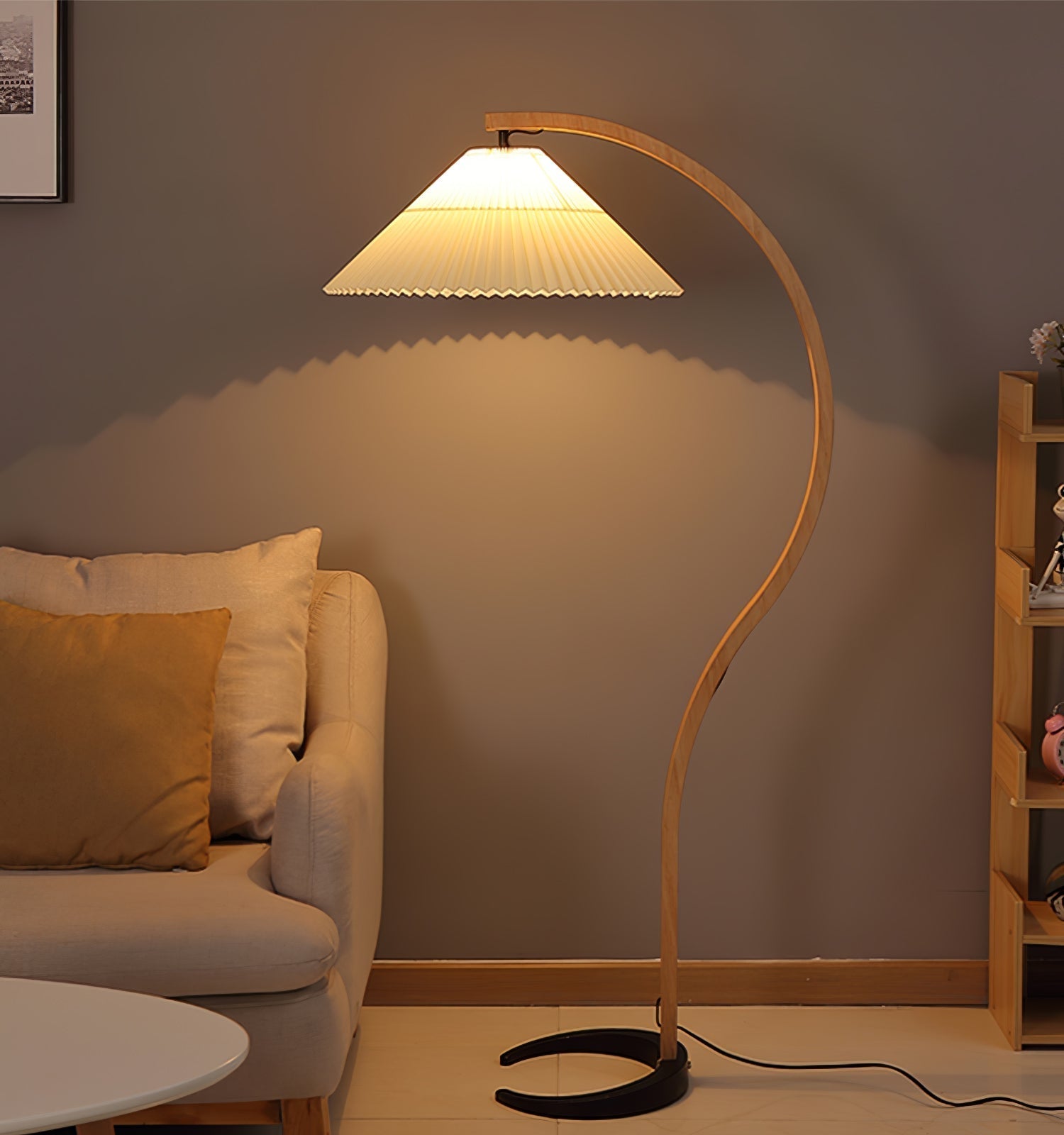 Clavina | Zakrzywiona drewniana lampa podłogowa