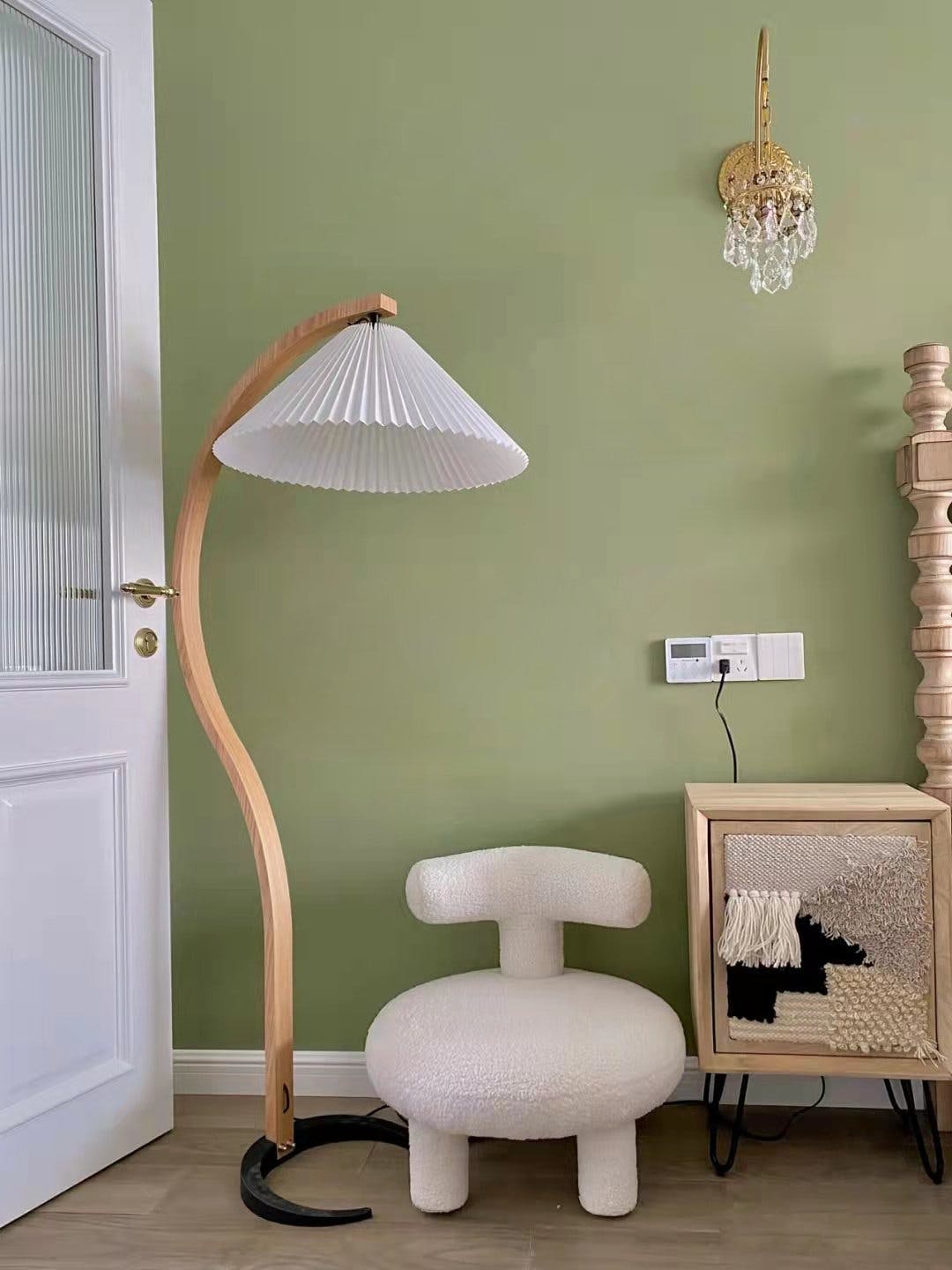 Clavina | Zakrzywiona drewniana lampa podłogowa