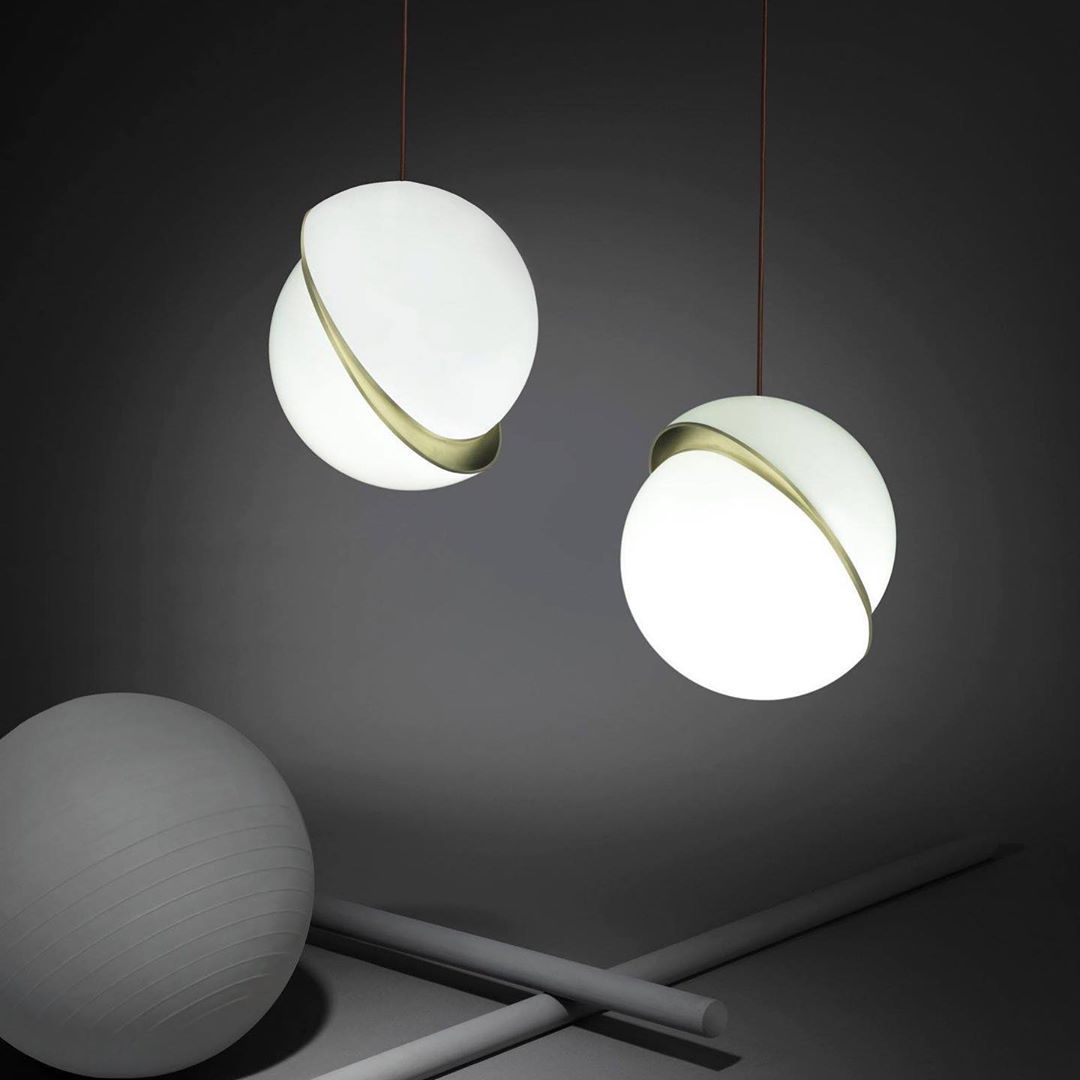 Solenne | Lampa wisząca kulista z złotymi akcentami