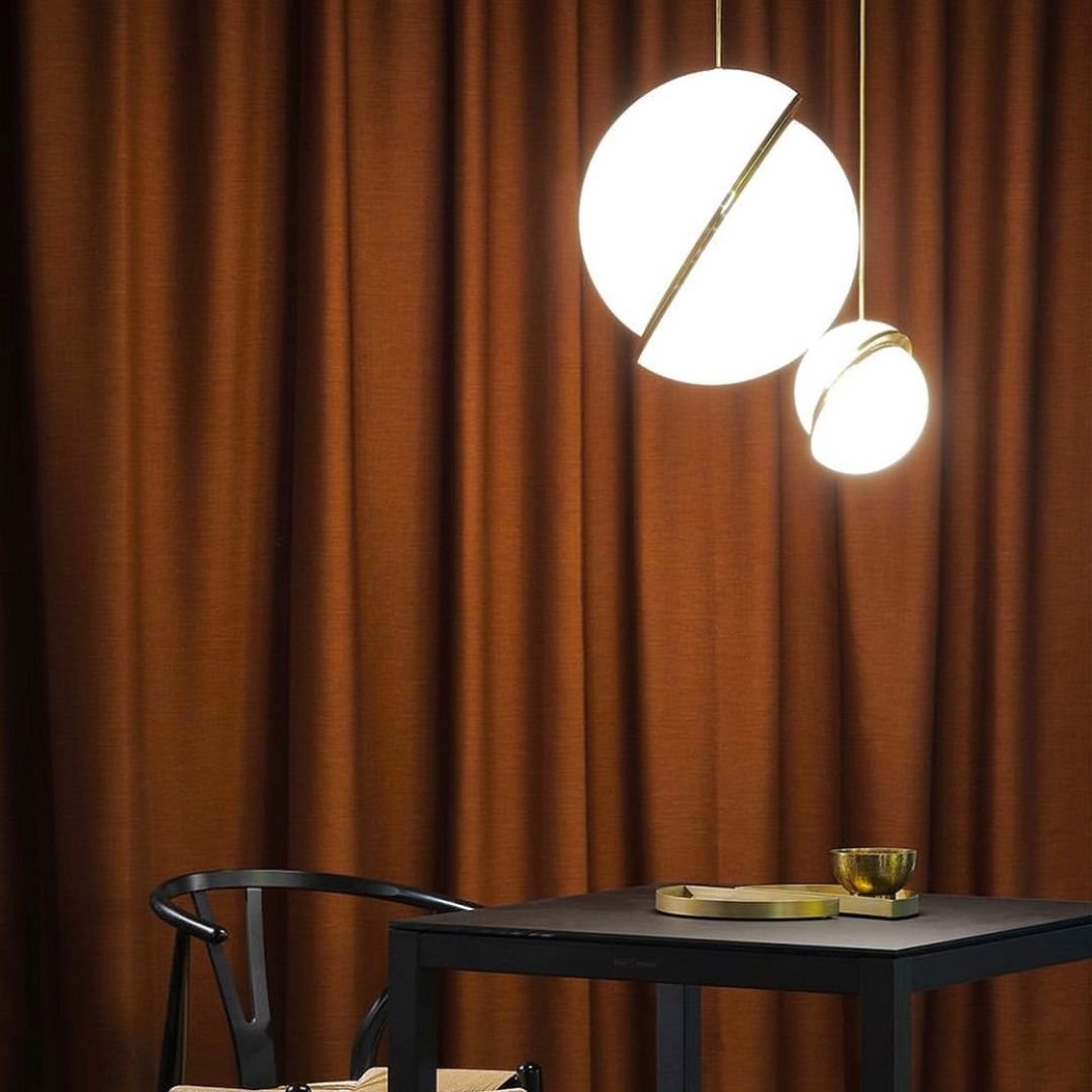 Solenne | Lampa wisząca kulista z złotymi akcentami