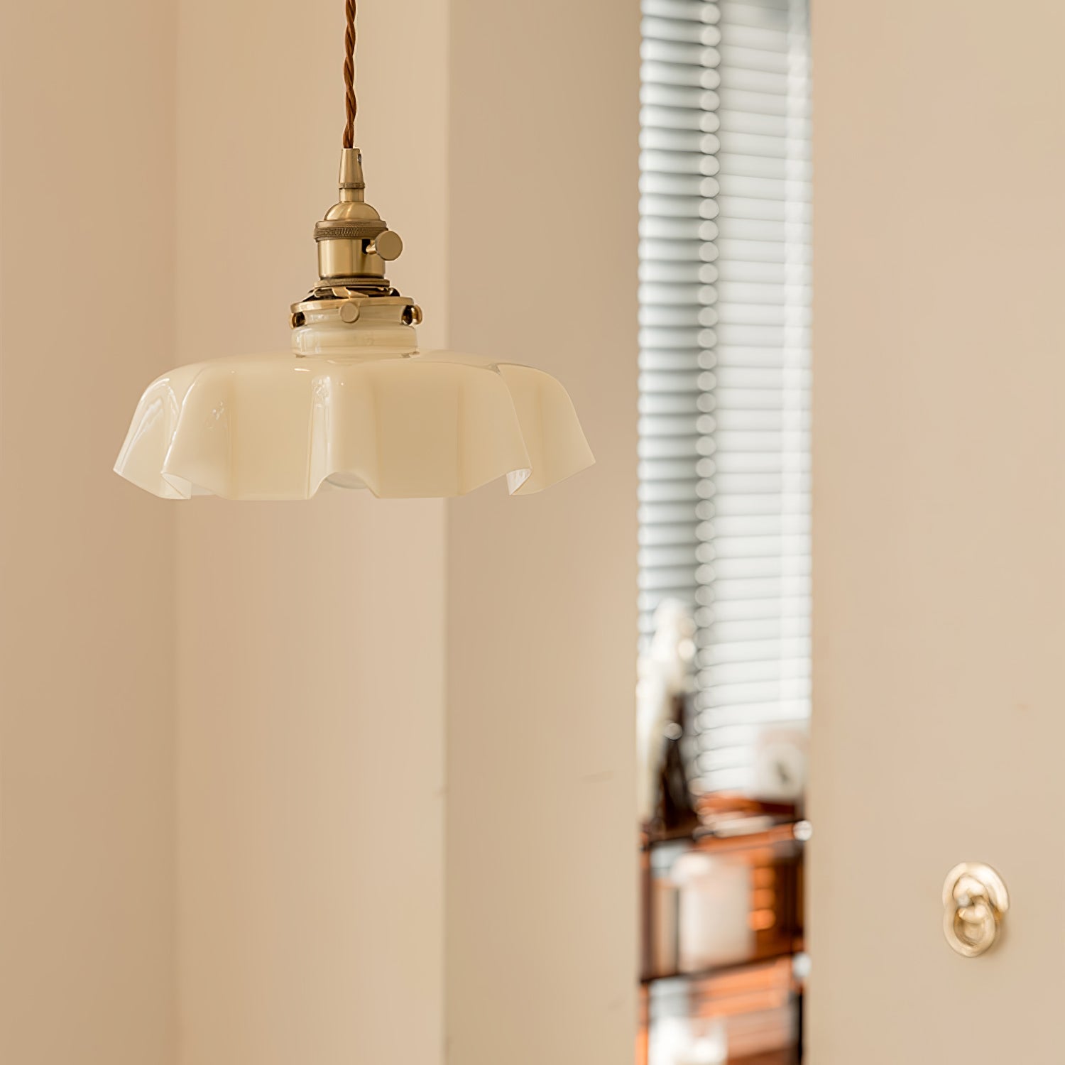 Valdina | Klosz do lampy wiszącej z falistym brzegiem