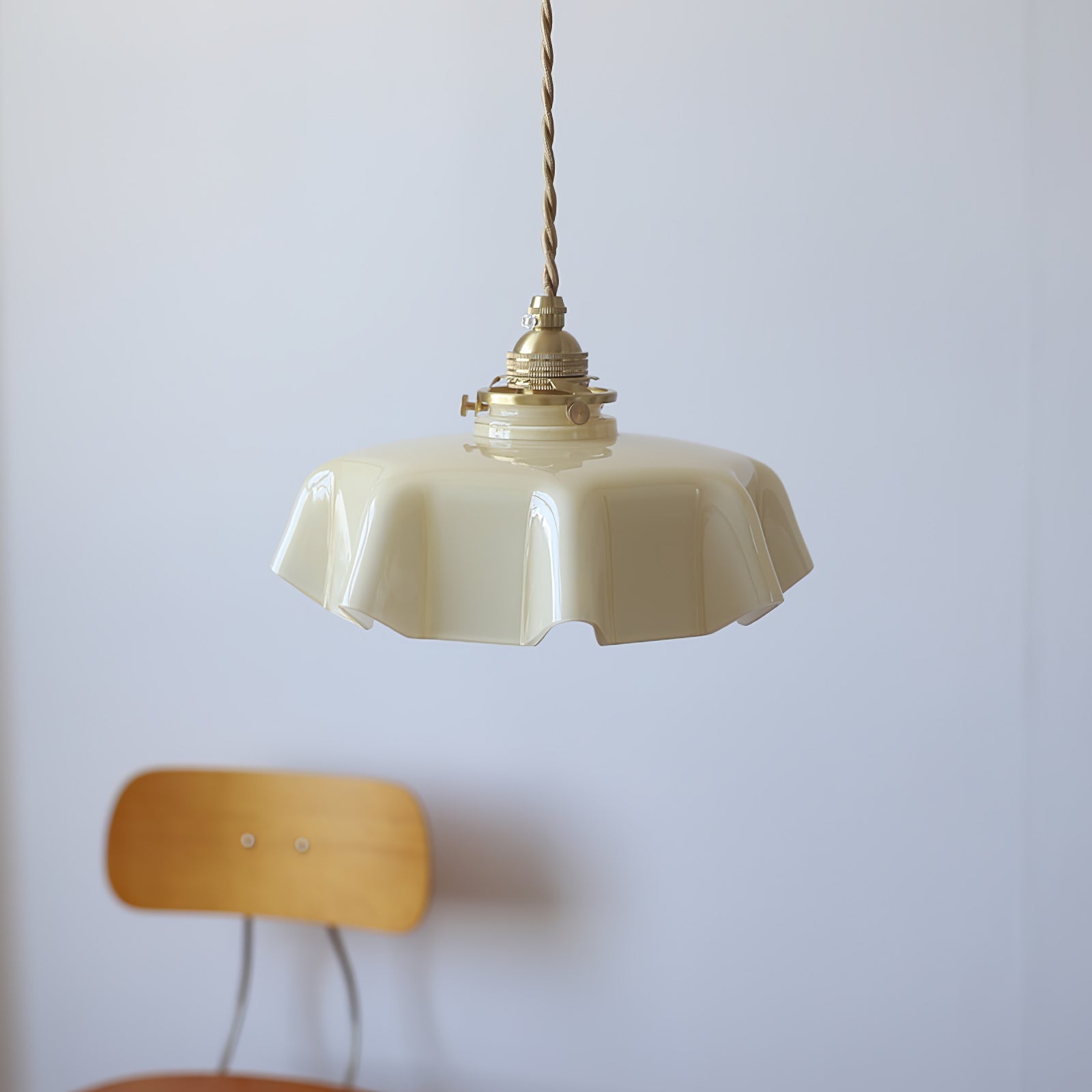 Valdina | Klosz do lampy wiszącej z falistym brzegiem