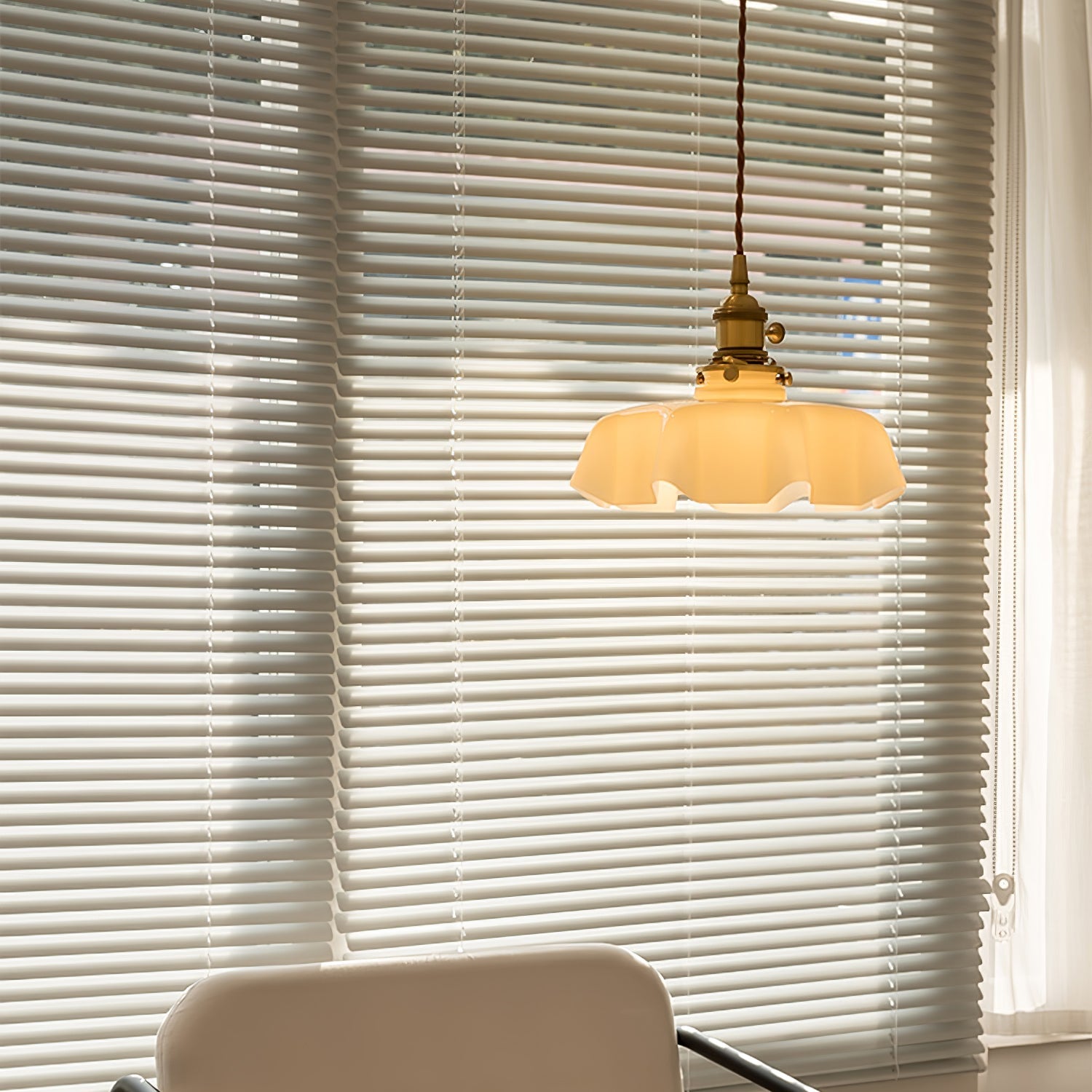 Valdina | Klosz do lampy wiszącej z falistym brzegiem